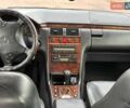 Черный Мерседес Е-Класс, объемом двигателя 2.4 л и пробегом 300 тыс. км за 4700 $, фото 9 на Automoto.ua