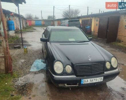 Черный Мерседес Е-Класс, объемом двигателя 2.8 л и пробегом 250 тыс. км за 3500 $, фото 8 на Automoto.ua