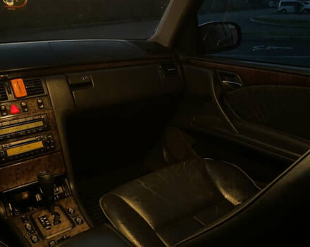 Чорний Мерседес Е-Клас, об'ємом двигуна 3.22 л та пробігом 395 тис. км за 4450 $, фото 26 на Automoto.ua