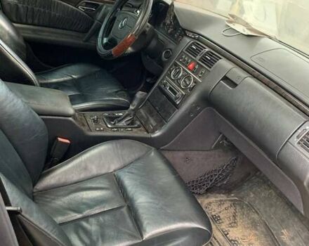 Чорний Мерседес Е-Клас, об'ємом двигуна 2.8 л та пробігом 250 тис. км за 2400 $, фото 4 на Automoto.ua