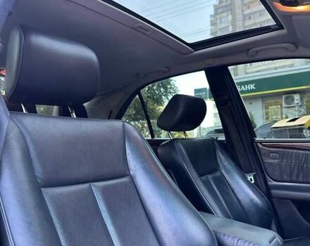 Черный Мерседес Е-Класс, объемом двигателя 2.8 л и пробегом 293 тыс. км за 4000 $, фото 3 на Automoto.ua