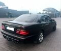 Черный Мерседес Е-Класс, объемом двигателя 2.1 л и пробегом 450 тыс. км за 4500 $, фото 4 на Automoto.ua
