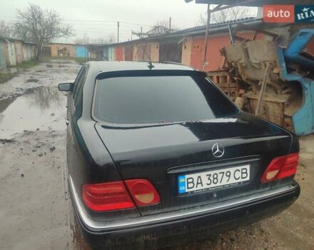 Черный Мерседес Е-Класс, объемом двигателя 2.8 л и пробегом 250 тыс. км за 3500 $, фото 6 на Automoto.ua