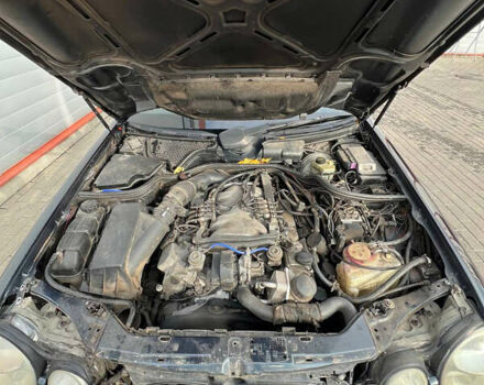 Черный Мерседес Е-Класс, объемом двигателя 4.3 л и пробегом 200 тыс. км за 3999 $, фото 15 на Automoto.ua