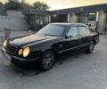 Черный Мерседес Е-Класс, объемом двигателя 2.4 л и пробегом 400 тыс. км за 2699 $, фото 1 на Automoto.ua