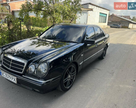 Мерседес Е-Класс 1999 в Львове на Automoto.ua Черный Мерседес Е-Класс, объемом двигателя 2.8 л и пробегом 394 тыс. км за 3100 $, фото 2 на Automoto.ua