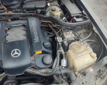 Черный Мерседес Е-Класс, объемом двигателя 2.8 л и пробегом 250 тыс. км за 3500 $, фото 15 на Automoto.ua