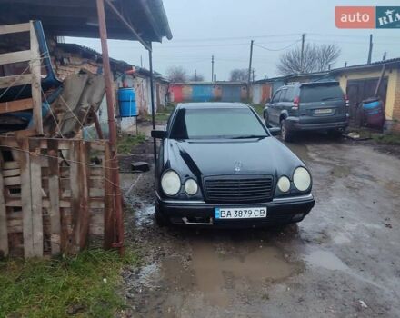 Черный Мерседес Е-Класс, объемом двигателя 2.8 л и пробегом 250 тыс. км за 3500 $, фото 18 на Automoto.ua