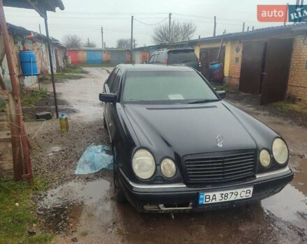 Черный Мерседес Е-Класс, объемом двигателя 2.8 л и пробегом 250 тыс. км за 3500 $, фото 11 на Automoto.ua