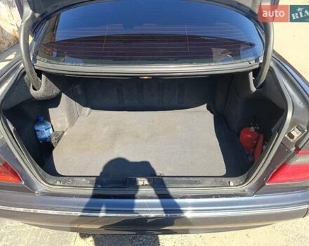 Черный Мерседес Е-Класс, объемом двигателя 2.8 л и пробегом 407 тыс. км за 4400 $, фото 27 на Automoto.ua