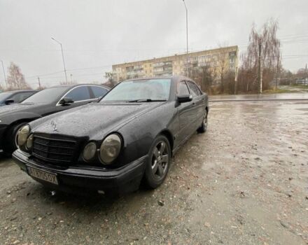 Черный Мерседес Е-Класс, объемом двигателя 2.4 л и пробегом 450 тыс. км за 2800 $, фото 2 на Automoto.ua