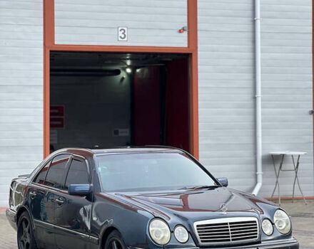 Черный Мерседес Е-Класс, объемом двигателя 4.3 л и пробегом 200 тыс. км за 3999 $, фото 3 на Automoto.ua