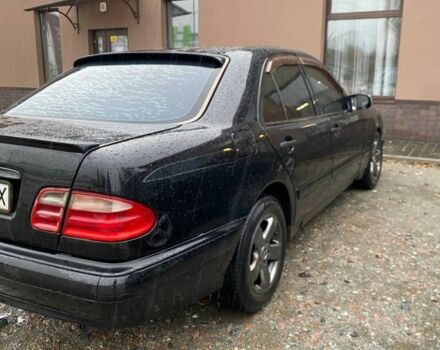 Черный Мерседес Е-Класс, объемом двигателя 2.4 л и пробегом 450 тыс. км за 2800 $, фото 5 на Automoto.ua