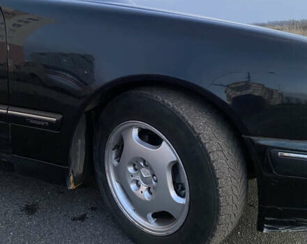 Чорний Мерседес Е-Клас, об'ємом двигуна 3.22 л та пробігом 395 тис. км за 4450 $, фото 19 на Automoto.ua