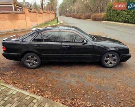 Черный Мерседес Е-Класс, объемом двигателя 2.4 л и пробегом 380 тыс. км за 2999 $, фото 9 на Automoto.ua