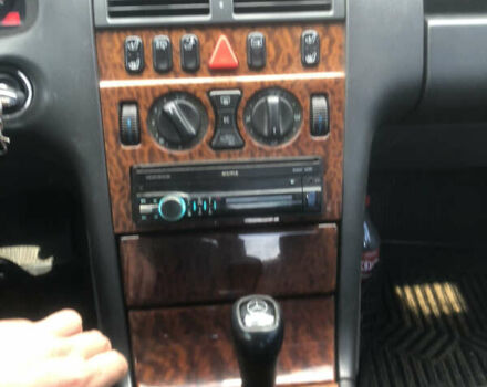 Черный Мерседес Е-Класс, объемом двигателя 2.8 л и пробегом 256 тыс. км за 2999 $, фото 10 на Automoto.ua