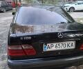 Черный Мерседес Е-Класс, объемом двигателя 2 л и пробегом 270 тыс. км за 5600 $, фото 4 на Automoto.ua