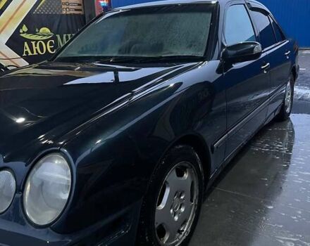 Черный Мерседес Е-Класс, объемом двигателя 2.8 л и пробегом 547 тыс. км за 2950 $, фото 3 на Automoto.ua