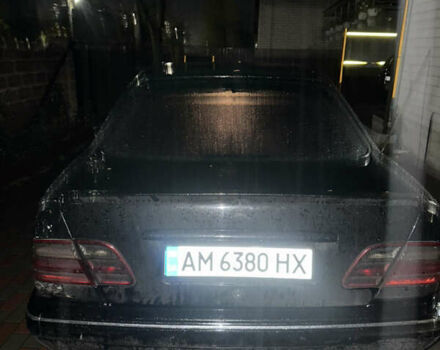 Мерседес Е-Клас 2000 у Житомирі на Automoto.ua Чорний Мерседес Е-Клас, об'ємом двигуна 2 л та пробігом 350 тис. км за 4200 $, фото 2 на Automoto.ua