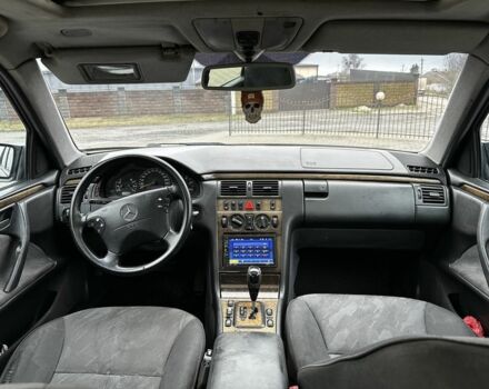 Черный Мерседес Е-Класс, объемом двигателя 2.7 л и пробегом 400 тыс. км за 3900 $, фото 4 на Automoto.ua