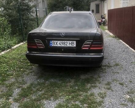 Черный Мерседес Е-Класс, объемом двигателя 2.7 л и пробегом 400 тыс. км за 4200 $, фото 3 на Automoto.ua
