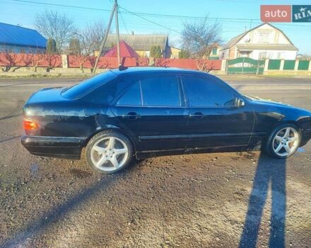 Чорний Мерседес Е-Клас, об'ємом двигуна 3.2 л та пробігом 337 тис. км за 4200 $, фото 4 на Automoto.ua