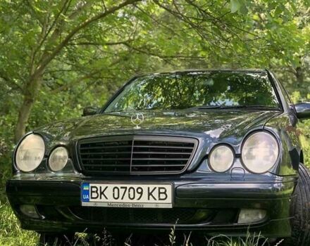 Черный Мерседес Е-Класс, объемом двигателя 2.8 л и пробегом 320 тыс. км за 4500 $, фото 4 на Automoto.ua