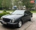 Черный Мерседес Е-Класс, объемом двигателя 2.4 л и пробегом 390 тыс. км за 2500 $, фото 1 на Automoto.ua