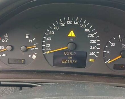 Черный Мерседес Е-Класс, объемом двигателя 2 л и пробегом 221 тыс. км за 3600 $, фото 11 на Automoto.ua