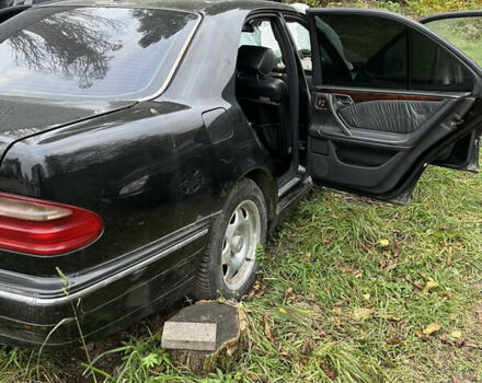 Чорний Мерседес Е-Клас, об'ємом двигуна 3.22 л та пробігом 420 тис. км за 2000 $, фото 15 на Automoto.ua