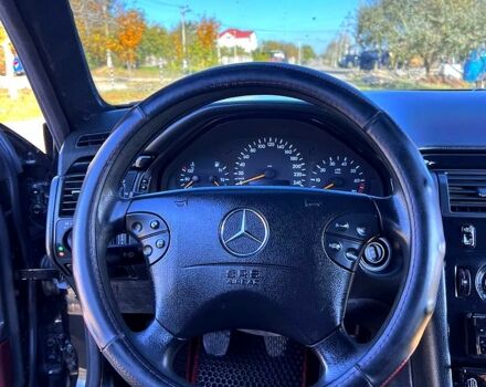 Черный Мерседес Е-Класс, объемом двигателя 2 л и пробегом 550 тыс. км за 4900 $, фото 1 на Automoto.ua