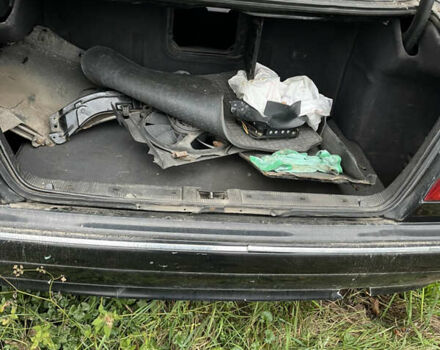 Чорний Мерседес Е-Клас, об'ємом двигуна 3.22 л та пробігом 420 тис. км за 2000 $, фото 4 на Automoto.ua