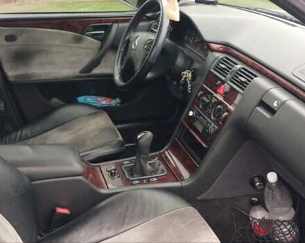 Черный Мерседес Е-Класс, объемом двигателя 2 л и пробегом 221 тыс. км за 3600 $, фото 6 на Automoto.ua