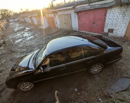 Черный Мерседес Е-Класс, объемом двигателя 2 л и пробегом 400 тыс. км за 4900 $, фото 1 на Automoto.ua