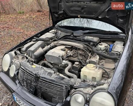 Черный Мерседес Е-Класс, объемом двигателя 2 л и пробегом 489 тыс. км за 3300 $, фото 17 на Automoto.ua