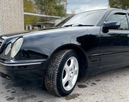 Черный Мерседес Е-Класс, объемом двигателя 3.2 л и пробегом 320 тыс. км за 3500 $, фото 2 на Automoto.ua