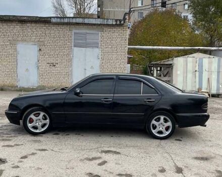 Черный Мерседес Е-Класс, объемом двигателя 3.2 л и пробегом 320 тыс. км за 3500 $, фото 3 на Automoto.ua