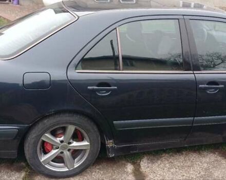 Черный Мерседес Е-Класс, объемом двигателя 2 л и пробегом 221 тыс. км за 3600 $, фото 2 на Automoto.ua