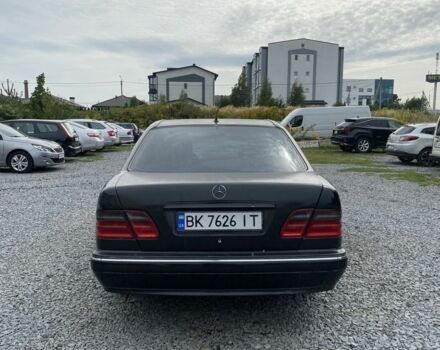 Черный Мерседес Е-Класс, объемом двигателя 3.2 л и пробегом 355 тыс. км за 3200 $, фото 4 на Automoto.ua