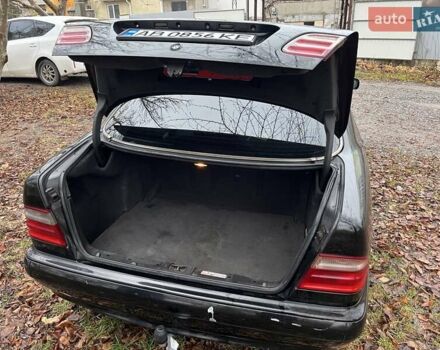 Черный Мерседес Е-Класс, объемом двигателя 2 л и пробегом 489 тыс. км за 3300 $, фото 16 на Automoto.ua