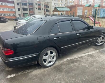 Черный Мерседес Е-Класс, объемом двигателя 3.2 л и пробегом 350 тыс. км за 3500 $, фото 1 на Automoto.ua