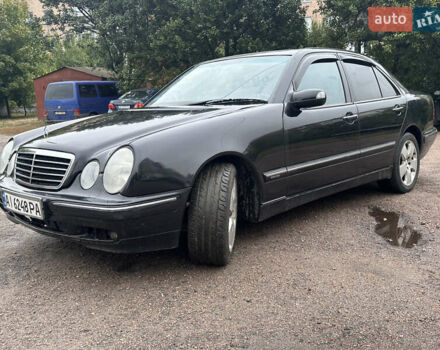 Черный Мерседес Е-Класс, объемом двигателя 2 л и пробегом 400 тыс. км за 3250 $, фото 6 на Automoto.ua