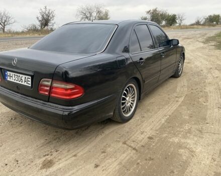 Черный Мерседес Е-Класс, объемом двигателя 2 л и пробегом 450 тыс. км за 3800 $, фото 5 на Automoto.ua