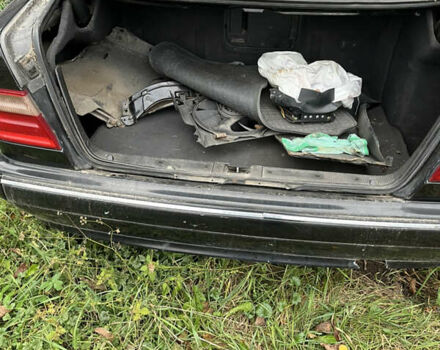 Чорний Мерседес Е-Клас, об'ємом двигуна 3.22 л та пробігом 420 тис. км за 2000 $, фото 5 на Automoto.ua