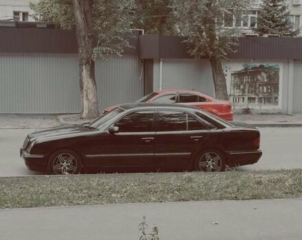 Черный Мерседес Е-Класс, объемом двигателя 3.2 л и пробегом 380 тыс. км за 4200 $, фото 2 на Automoto.ua