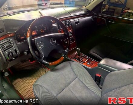 Чорний Мерседес Е-Клас, об'ємом двигуна 3.2 л та пробігом 268 тис. км за 5400 $, фото 12 на Automoto.ua