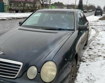 Черный Мерседес Е-Класс, объемом двигателя 2.2 л и пробегом 500 тыс. км за 4000 $, фото 8 на Automoto.ua