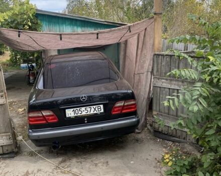 Чорний Мерседес Е-Клас, об'ємом двигуна 2 л та пробігом 213 тис. км за 5200 $, фото 1 на Automoto.ua