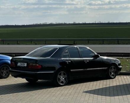 Черный Мерседес Е-Класс, объемом двигателя 3.2 л и пробегом 380 тыс. км за 4200 $, фото 8 на Automoto.ua