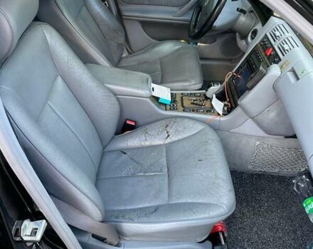 Черный Мерседес Е-Класс, объемом двигателя 3.2 л и пробегом 350 тыс. км за 4600 $, фото 7 на Automoto.ua